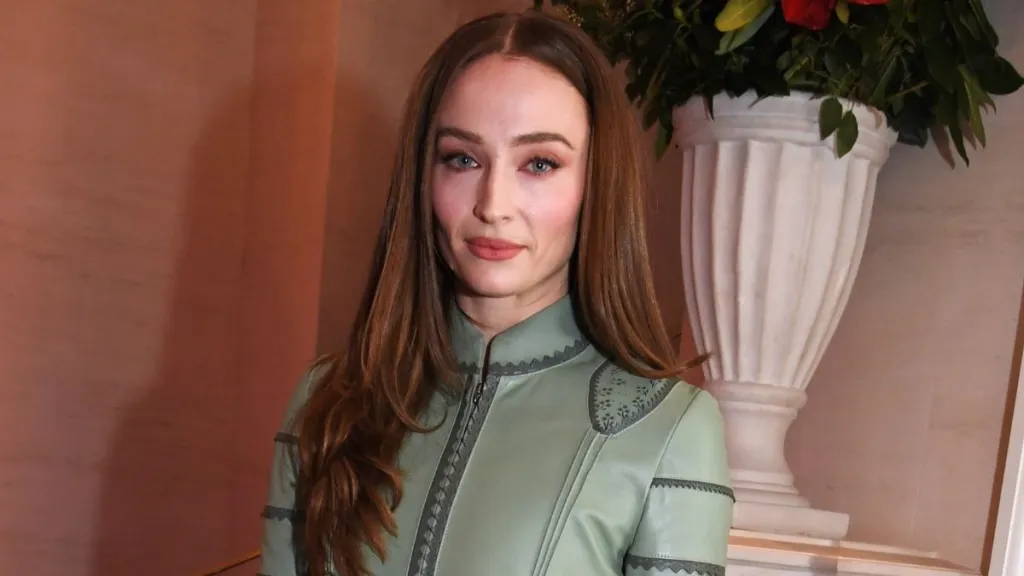 Game of Thrones’ Sophie Turner Shares Photos of Euphoric 30th Birthday Party