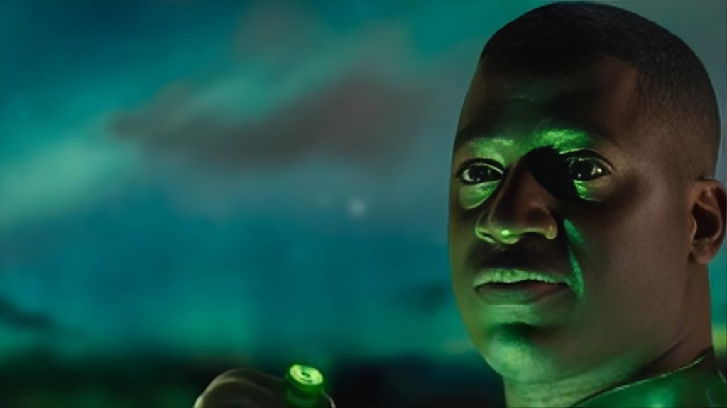 Zack Snyder’s Green Lantern Returns in New Justice League Photo