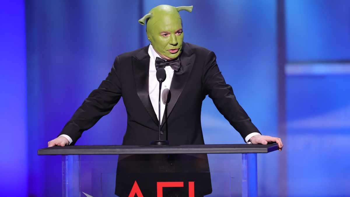 mike-myers-celebrates-eddie-murphy-win-in-full-shrek-makeup