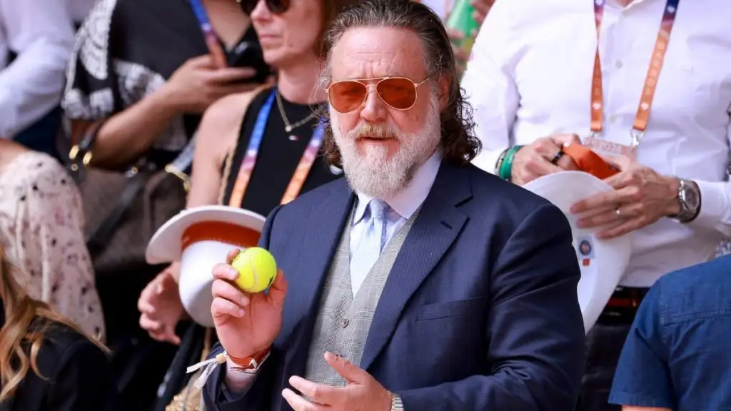 Watch Russell Crowe Take a Catch at the French Open Match