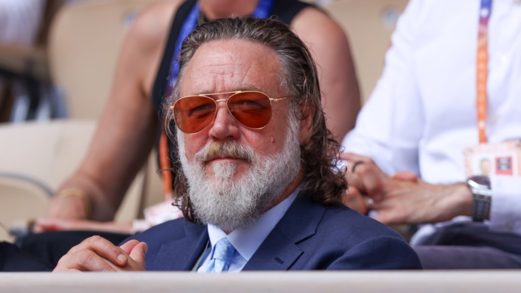 Russell Crowe Gives Fans a Stern Warning: ‘Don’t F–ing Push’