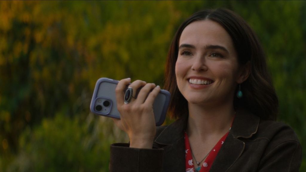 Zoey Deutch’s New Netflix Rom-Com Gets First Look Ahead of Release  