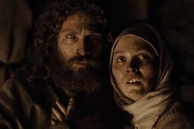 Aaron Taylor-Johnson holds someone in Werwulf.