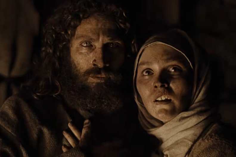 Aaron Taylor-Johnson holds someone in Werwulf.
