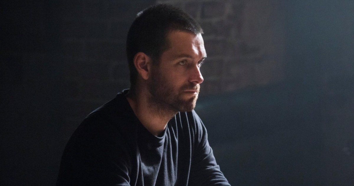 Antony Starr Agrees With Backrooms Director, Calls Cast ‘Horrible’ in AI Movies
