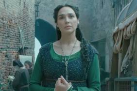 Gal Gadot In the Hand of Dante