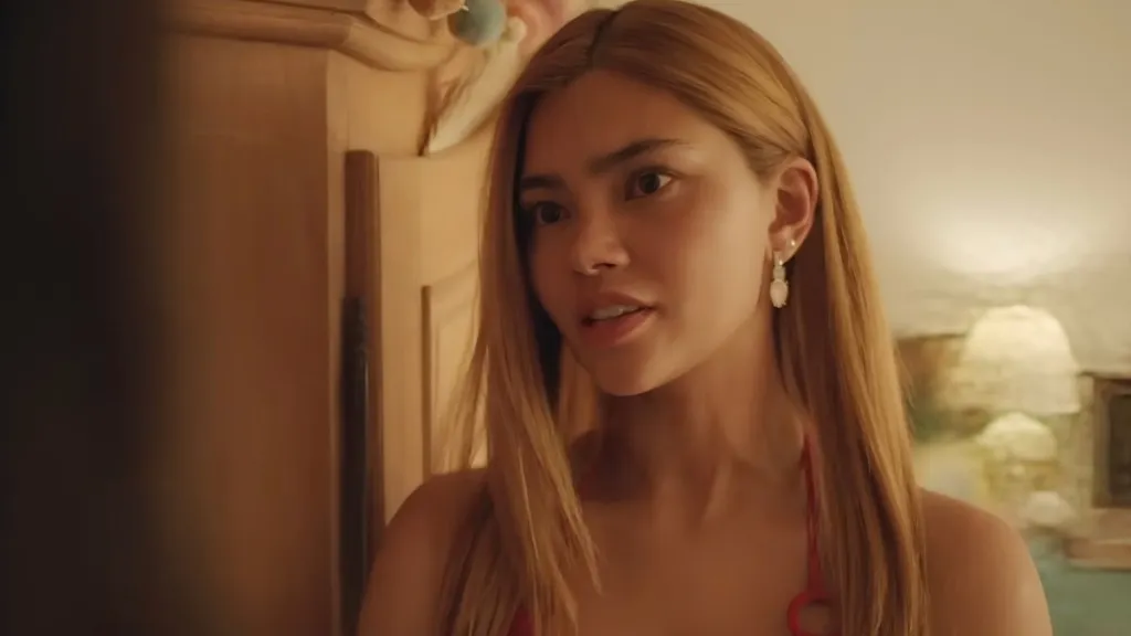 Rotten Tomatoes Shows Critics Love Zach Braff & Hayley Kiyoko’s New Movie image