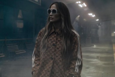 Jennifer Lopez Recalls Health Scare That Led to Hospital Visit: 'I Couldn't Move'