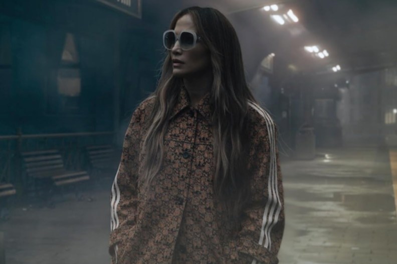 Jennifer Lopez Recalls Health Scare That Led to Hospital Visit: 'I Couldn't Move'