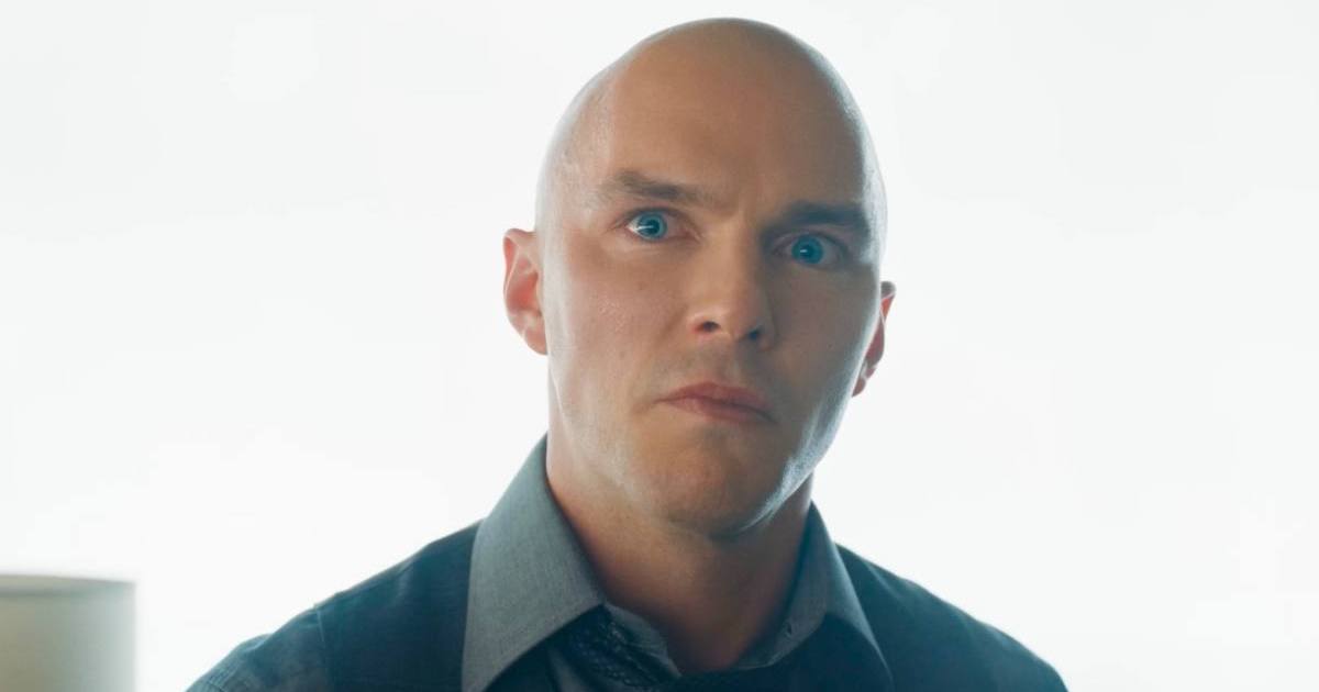 Best Close-up of Lex Luthor’s Warsuit Revealed With Brutal Superman Fight