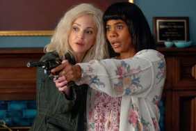 Cindy and Brenda hold a gun in Scary Movie.