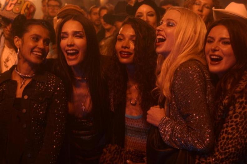 Find Your Friends' Izabel Pakzad, Bella Thorne, Sophia Ali, & Chloe Cherry Talk Shudder Movie