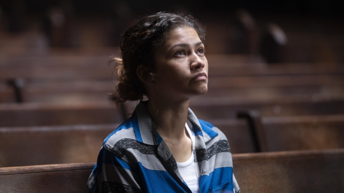 comingsoon.net - Shazmeen Navrange - Zendaya's Latest Bookstore Haul Includes Books Behind Her Upcoming Movies