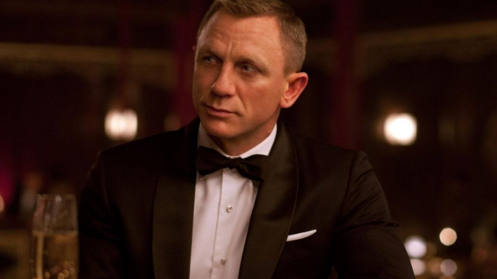 James Bond Barely Avoided a Terrible State That Star Wars Now Finds Itself In image