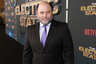 Jason Alexander Apologizes for Controversial Sketch With Underaged Courtney Stodden