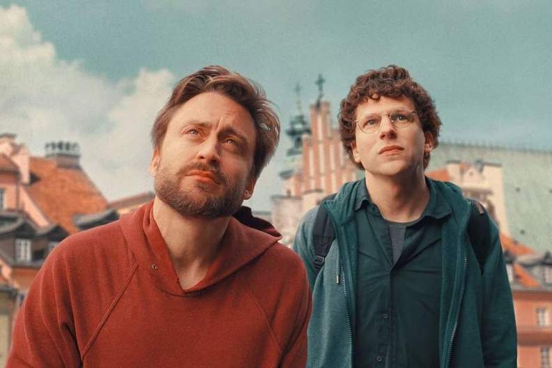 Hulu Just Added Jesse Eisenberg & Kieran Culkin's Oscar-Winning Movie Today
