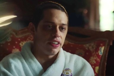 Pete Davidson & Rachel Sennott’s A24 Horror Movie Scares Hulu Today