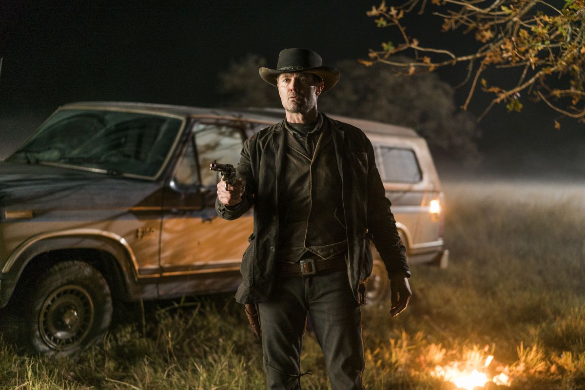 Garret Dillahunt as JohnÂ - Fear the Walking Dead _ Season 4, Episode 1 - Photo Credit: Richard Foreman, Jr/AMC