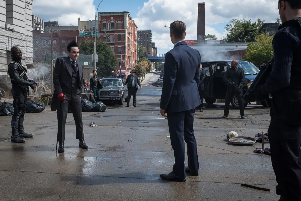 GOTHAM: L-R: Robin Lord Taylor and Ben McKenzie in the âA Dark Knight: A Day in the Narrowsâ episode of GOTHAM airing Thursday, Nov. 2 (8:00-9:01 PM ET/PT) on FOX. Â©2017 Fox Broadcasting Co. Cr: Jeff Neumann/FOX