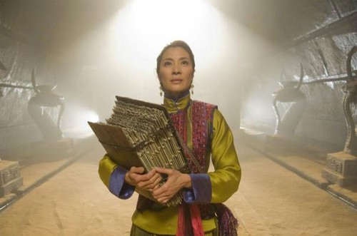 Mummy_3_Michelle_Yeoh_with_book