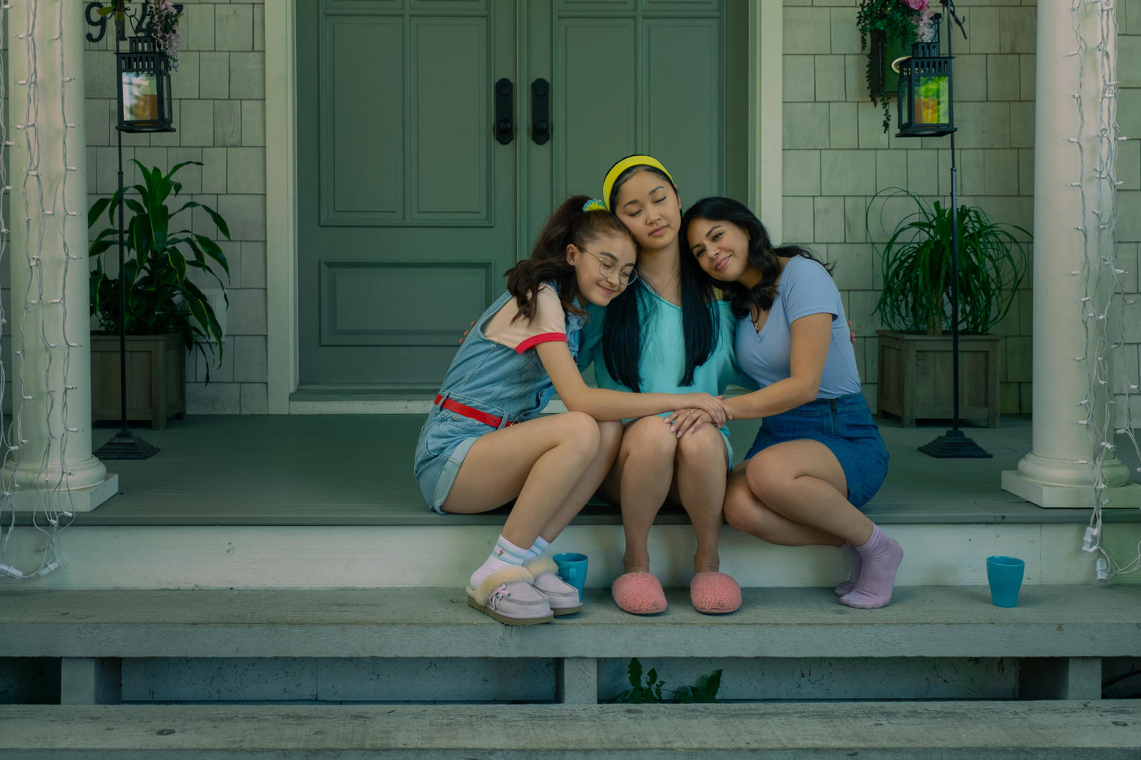 TO ALL THE BOYS: ALWAYS AND FOREVER (L-R): ANNA CATHCART as KITTY, LANA CONDOR as LARA JEAN, JANEL PARRISH as MARGOT. KATIE YU/NETFLIXÂ Â© 2021